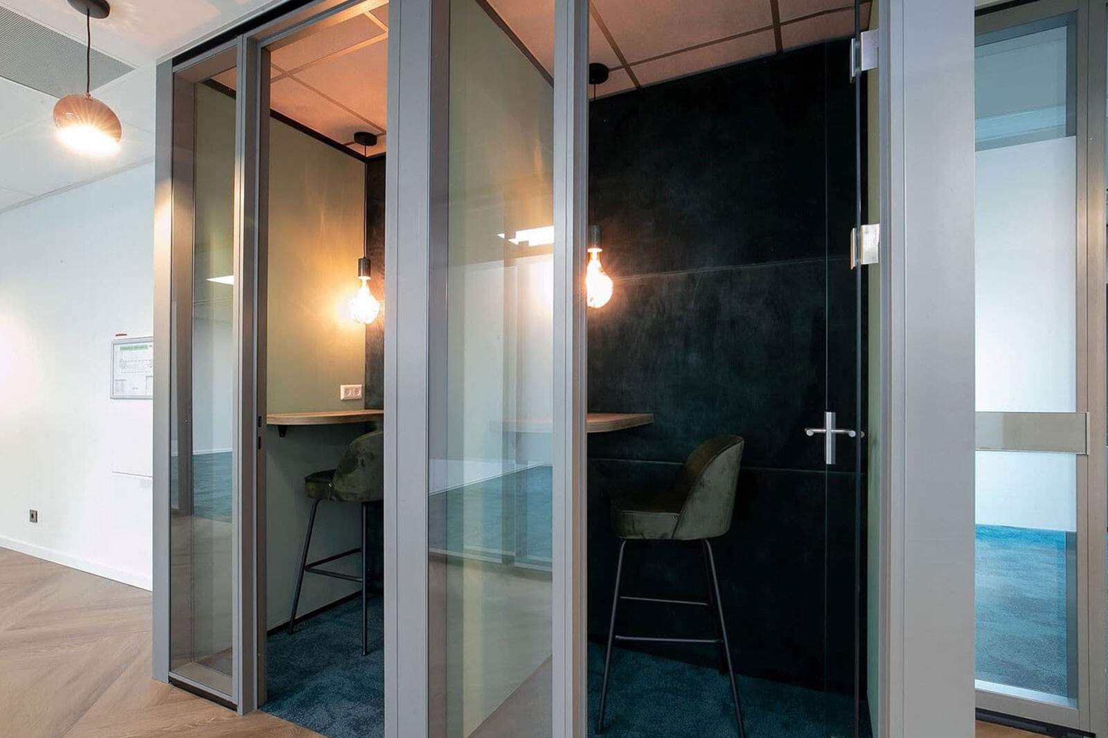 Aparte cellen voor telefoongesprekken