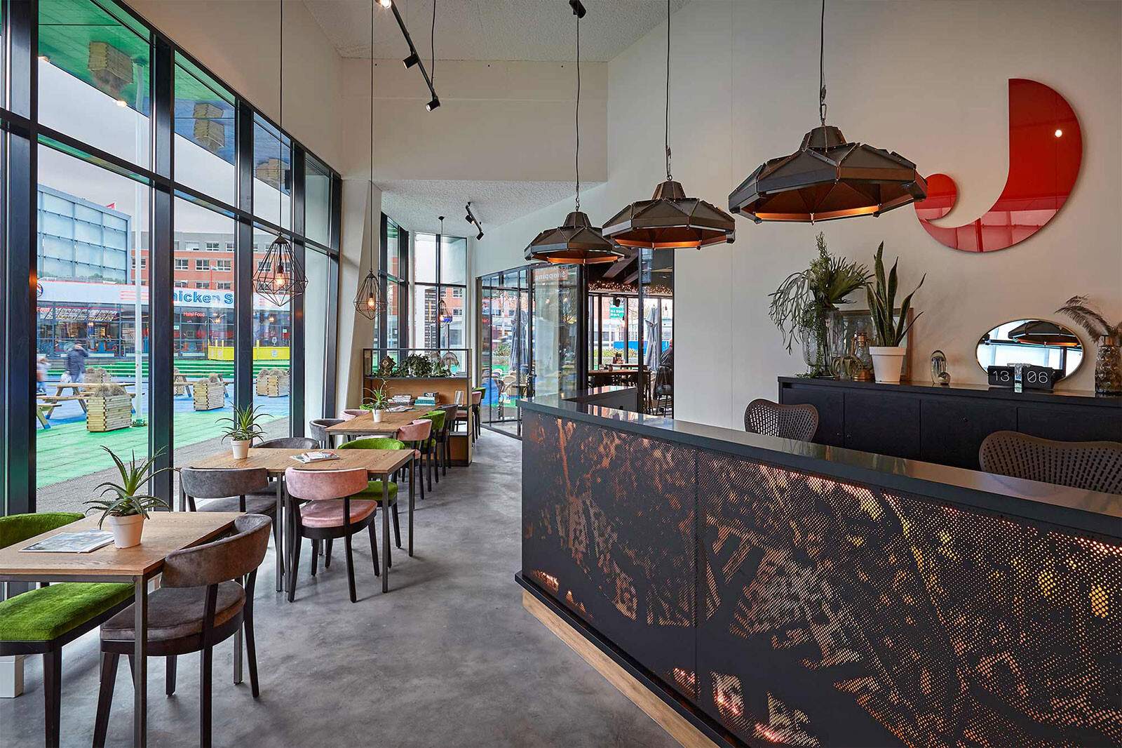 Receptie met aangrenzend restaurant